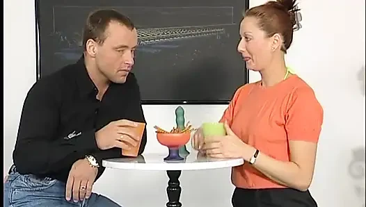 Sevimli orta yaşlı seksi kadın oyuncu seçmelerinde amcığıyla oynuyor