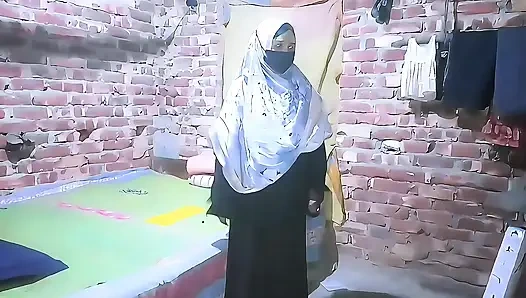 Baldızımın evini ziyaret ederken, baldızımın beni seks için aradığını gördüm.