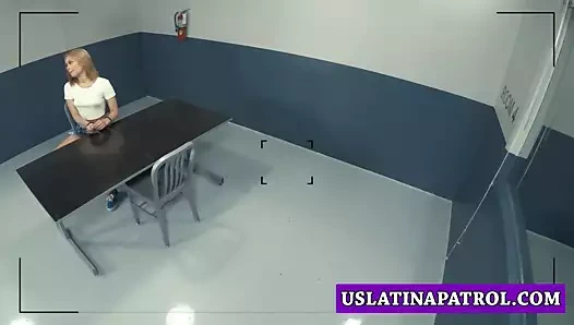 Latina bebek sorguya çekildi ve bir devriye memuru tarafından sert becerdin