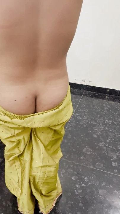 Hostel Se Aayi Choti Behen Ke Sath İlk Kez Seks Kiya