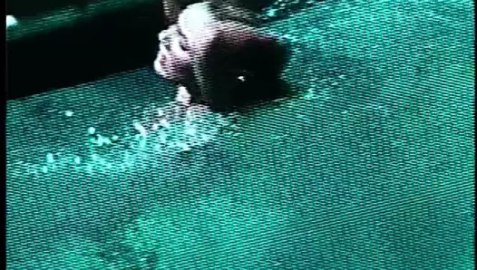 Sevimli bebek inilti süre zevk bir güzel sert sikme tarafından the havuz