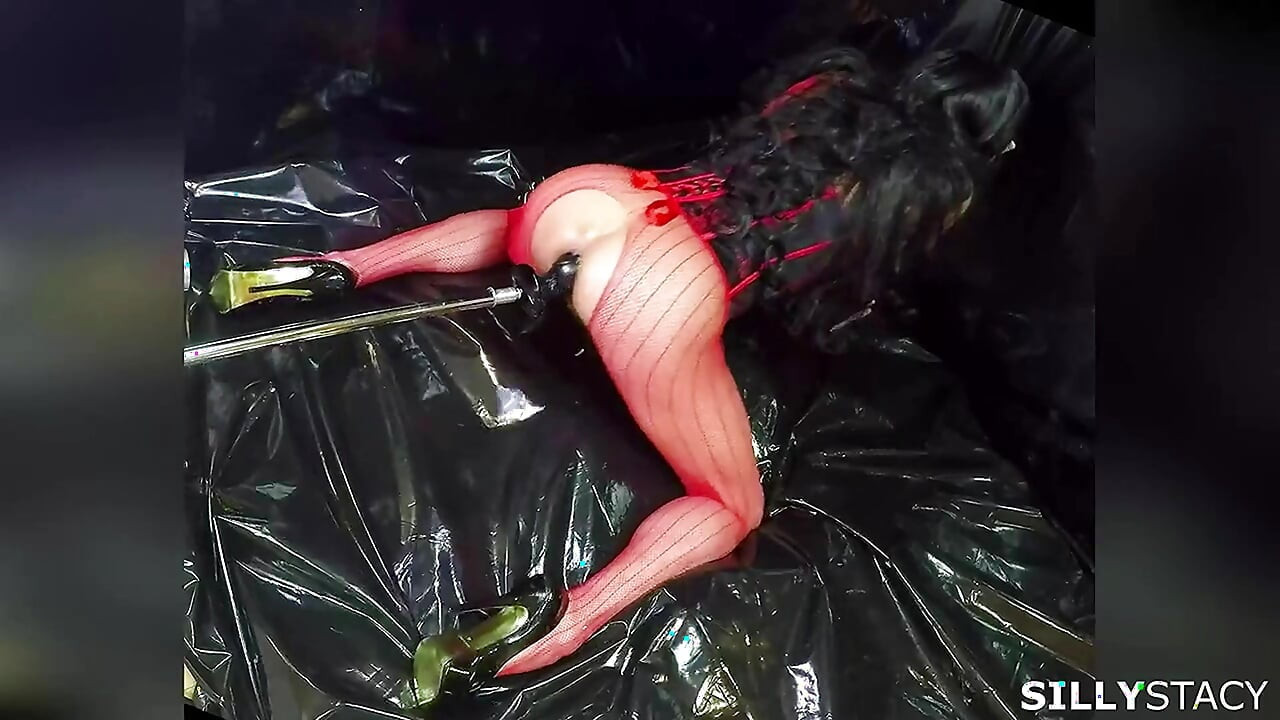 Cd stacy derin anal büyük zenci yarağı pompalama siyah ve kırmızı bodystoking