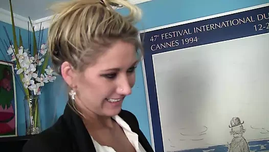 Alicia riley 18 yaşına yeni bastı ve kutlamak istiyor