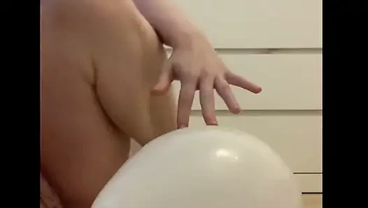 Feet & Balloons Crushing