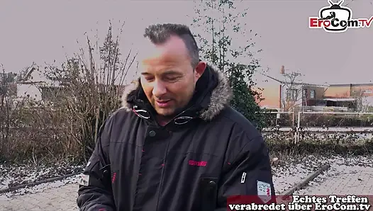 Sokaktan sevişen doğal göğüslü şişman Alman ev hanımı