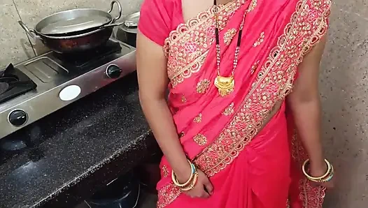 20-летняя горячая жена изменяет мужу и получает трах деревенского наездного паренька, а мужа поймали после секса она была недавно замужней горячей женой