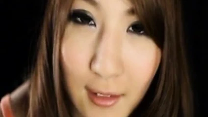 Momoka nishina palys ile göğüsler ve yapay penis