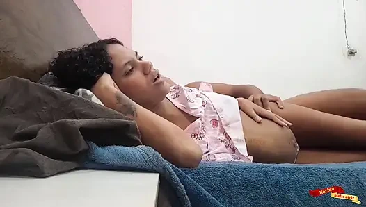 Hamile olsan bile, üvey babamın penisini kullanmayı bırakma