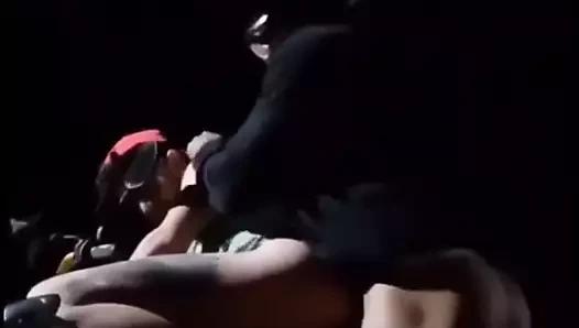 Düz motosiklet taksi şoförü beni sokakta sikikleri