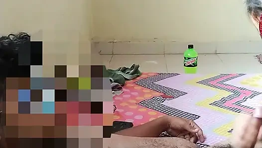 Hintli kız romantik seks yapıyor