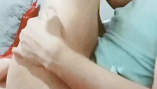 Güzel karım doruk noktası olana kadar her zaman üstte olmayı seviyor