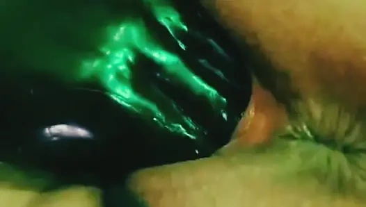 Amcığına yumruk sok