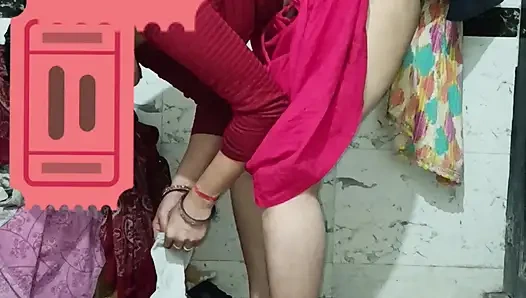 Priya banyoda ateşli banyo gösterisi