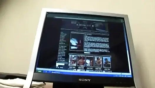 Seksi minyon sarışın kız amcığını büyük yarak emiyor