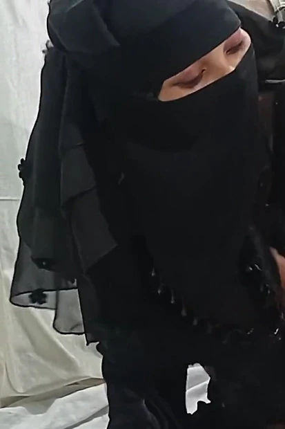 Идеальная ногами от великолепно мусульманской девушки