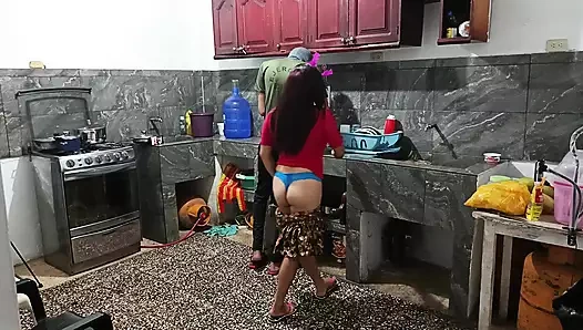 komşu oradayken her şeyi gösteriyor