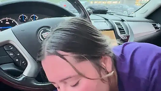 Tamirci erzak için durmak zorunda kaldı ve bana otoparkta bahşişini verdi