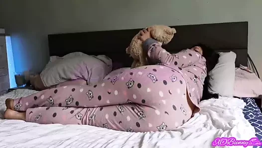 Pijama içinde rahatlama ve osurma (sadece hayranlarım için 5 dakikalık tam video)