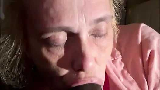 Headrietta: büyük zenci yarağının ruhunu emiyor