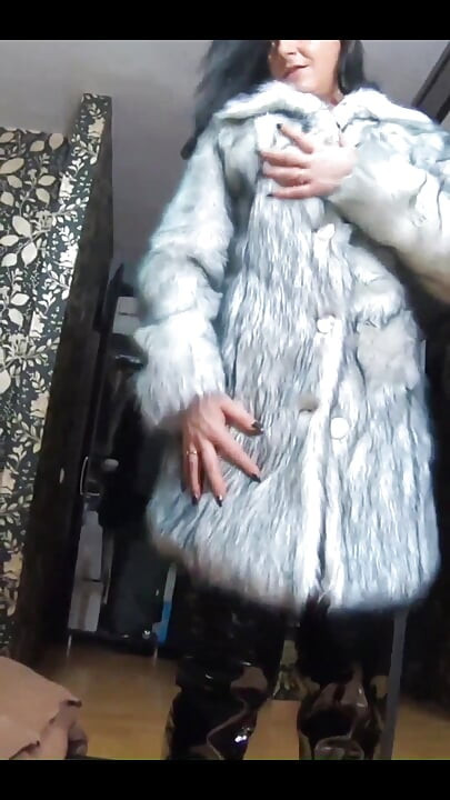 Tadına bakmadan önce senin için kürk kıyafetlerini denemek istiyorum.#milf, #pov, #latina, #bigass, #romance, #joi, #fetish
