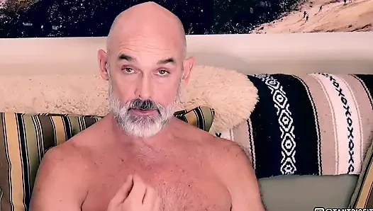 Zevkin tantrik ilkelerini uygulayarak çok daha fazla hissi ve uyarılmayı nasıl deneyimleyeceğinizi öğrenin