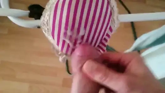 Sütyen boşalması 23