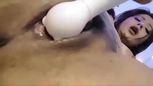 Islak ve kremsi amcık