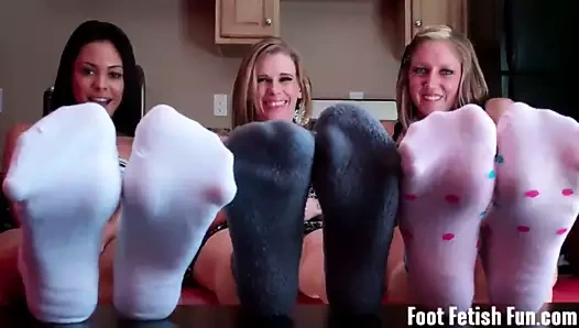 Karını mükemmel ayaklarıma vur