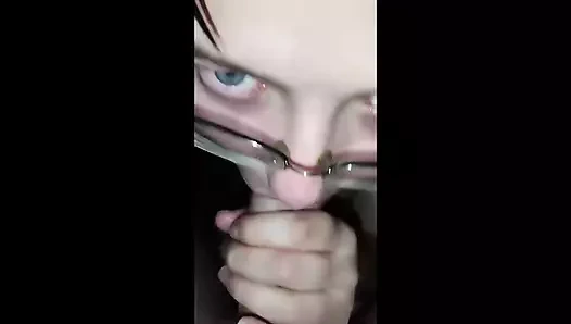 Yakın çekim ağzımı dölle dolduruyor