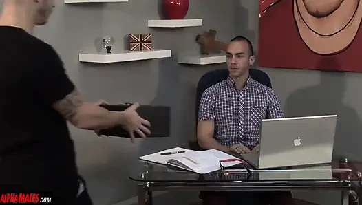 Alfamales - kurye taşaklarını boşaltıyor