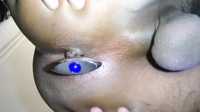 Я играю с моей возбужденной маленькой дыркой!