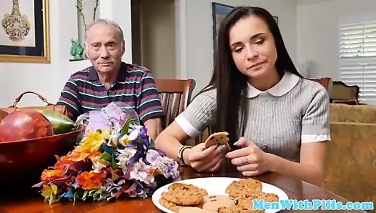 Oldvsyoung genç öğrenci kenarlı ve Assfucked