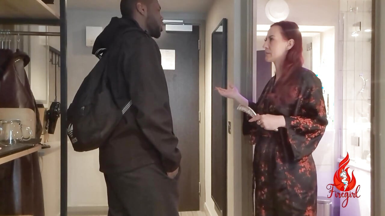 Jack otel odasında yabancıyla sikişiyor