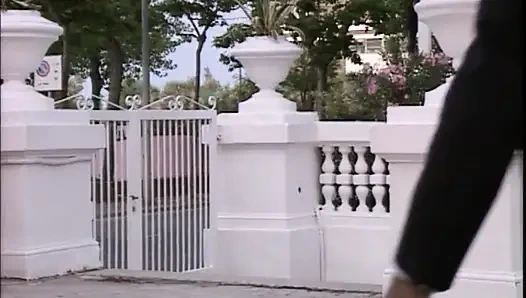 Kızıl saçlı kız üçlü grup seks nostaljik yarak emiyor