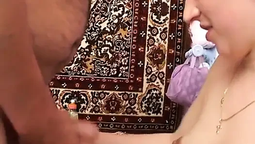 Hamile kadın sert bir yarağa biniyor