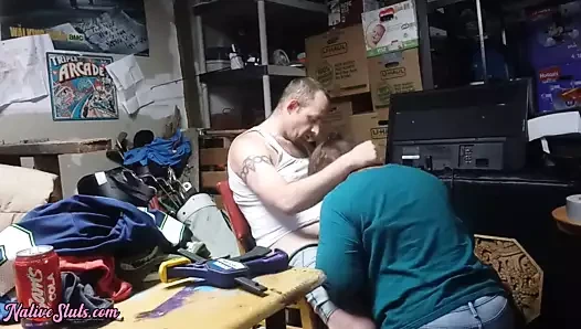 Bbw anne mağaza odasında baba sikikleri - aile seks