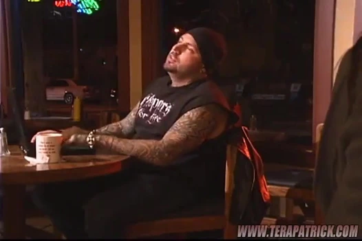 Çaresiz: utangaç aşk, syvette wimberly, trent tesoro'nun yer aldığı sahne 1 ve 2