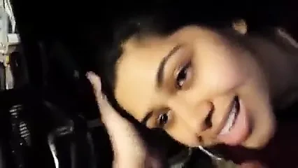 Desi hint sevgilisinin aletine tapıyor