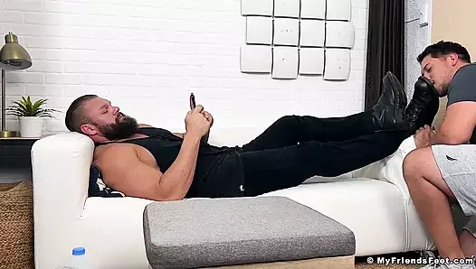 Kaslı 14 feet büyüklüğündeki ibadeti şımartıyor