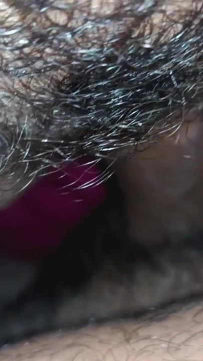 "Hintli yenge yeni evli kocasıyla sikişiyor" dan ikonik an