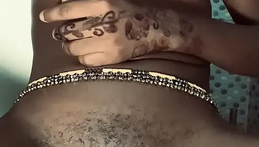 Ateşli zenci hatun browngurl234 banyoda tek başına anın tadını çıkarıyor