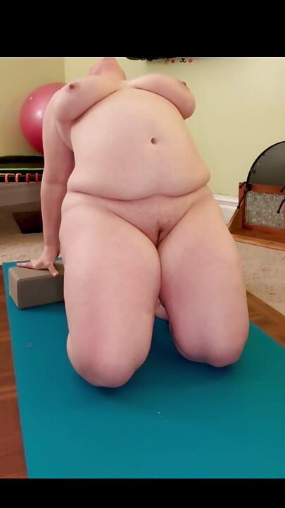 Sadie ile çıplak yoga