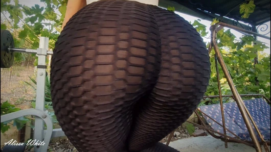 Antrenmandan sonra götümün tadına bakıyor. Toz -luk. Köyde seks