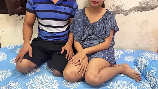 Hintli evli olmayan ateşli çiftler Hintçe deside sikiliyor