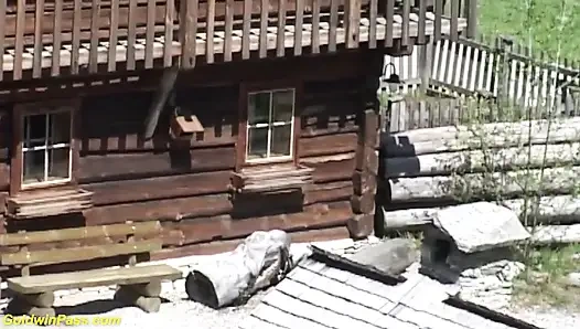 Sert üçlü anal deri pantolonlu grup seks