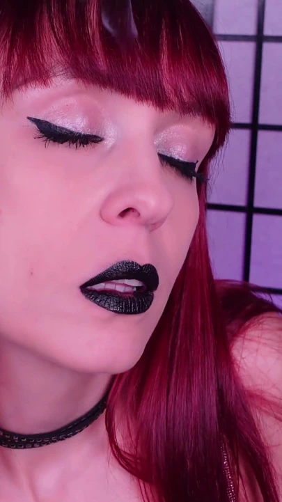 Sigara içen yakın çekim siyah dudaklar