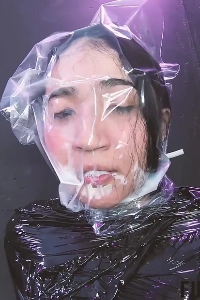 Moni Lee, первая мумификация, игра с дыханием, игра с пловцом в мешке