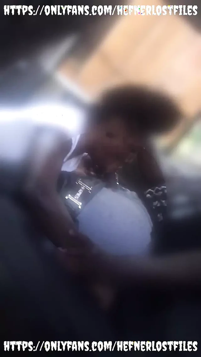 Terk edilmiş evin önünde uzun sakso ve sert boşalma