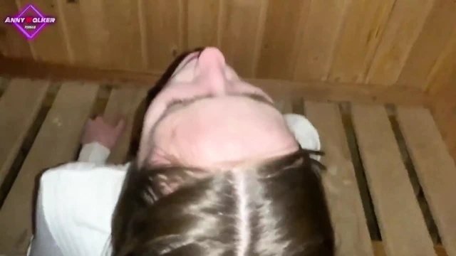 Gençler parti sırasında seks yapıyor