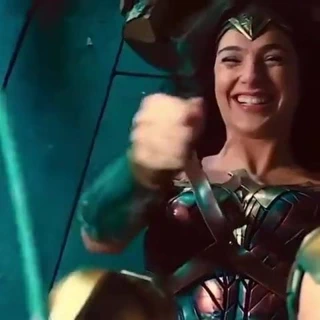 Gal gadot kostüm harikası kadın güzel